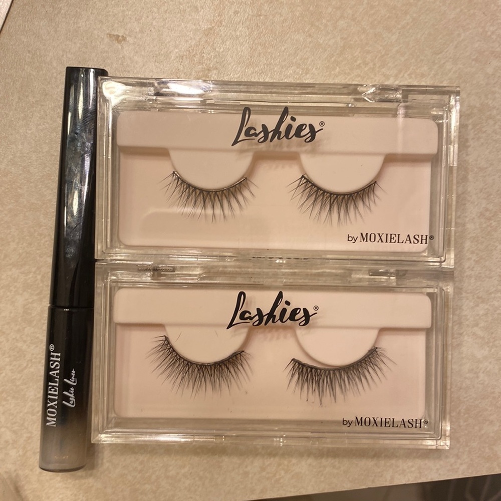 Moxie Lashies with liner